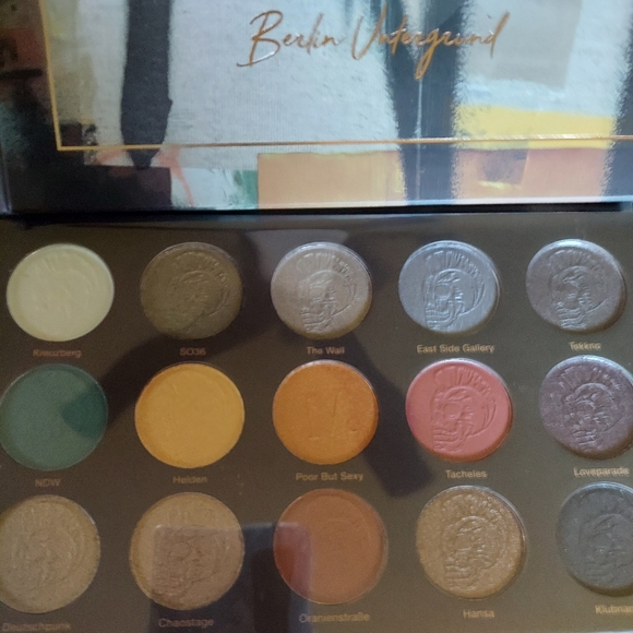 Nomad Berlin Underground Eyeshadow - Picture 5 of 5